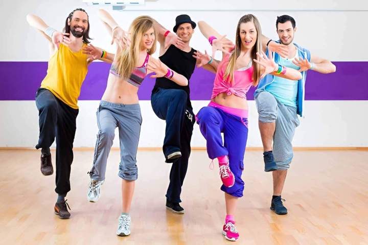 Cours de step dynamiques et stimulants